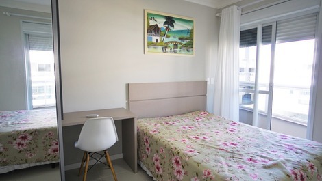 Apto completo, 1 quadra do mar! Quadra de esportes e piscina.