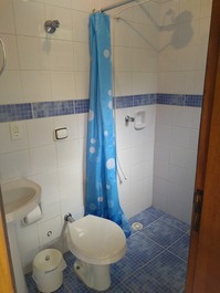 Banheiro junto a churrasqueira