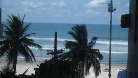 Apartment facing the beach, foot in the sand in Pitangueiras, Guaruja, São Paulo
