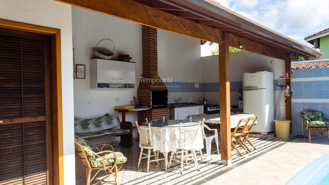 Casa para aluguel de temporada em Ubatuba (Praia das Toninhas)