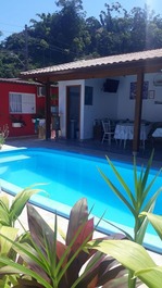 Casa e Chalés c/coz, pisc e chu10,8,6e3 hosp.Toninhas Uba.A.Familiar