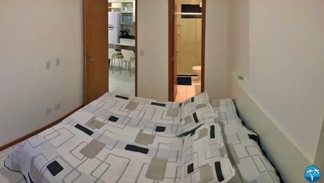 Suíte com cama de casal. 