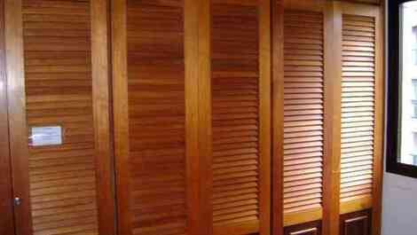 ARMÁRIO EMBUTIDO SUITE