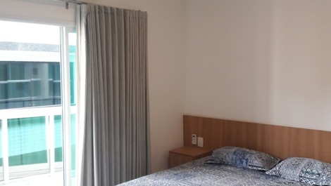 Apartamento en Praia do Forte, piscina, aire acondicionado.