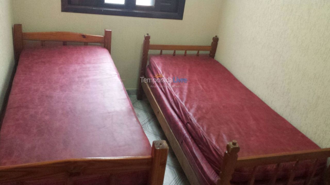 Casa para aluguel de temporada em Bertioga (Vista Linda)