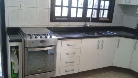 Casa com 4 dormitórios sendo 1 suíte - Praia de Vista Linda - Bertioga