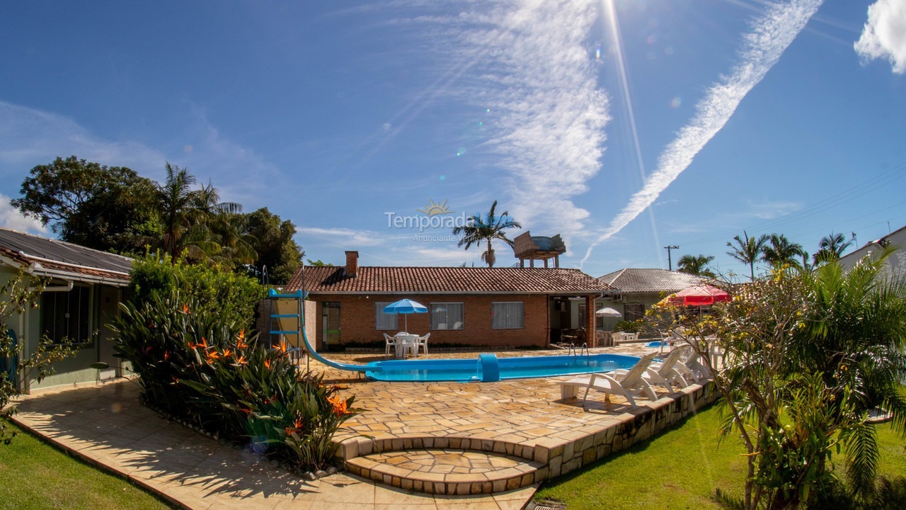 Casa para aluguel de temporada em Penha (Centro)