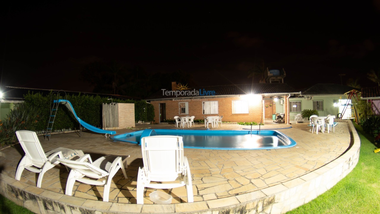 Casa para aluguel de temporada em Penha (Centro)