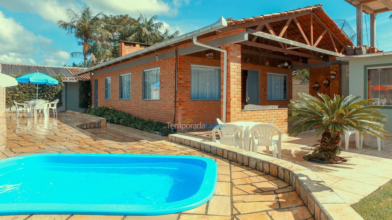 Casa para aluguel de temporada em Penha (Centro)