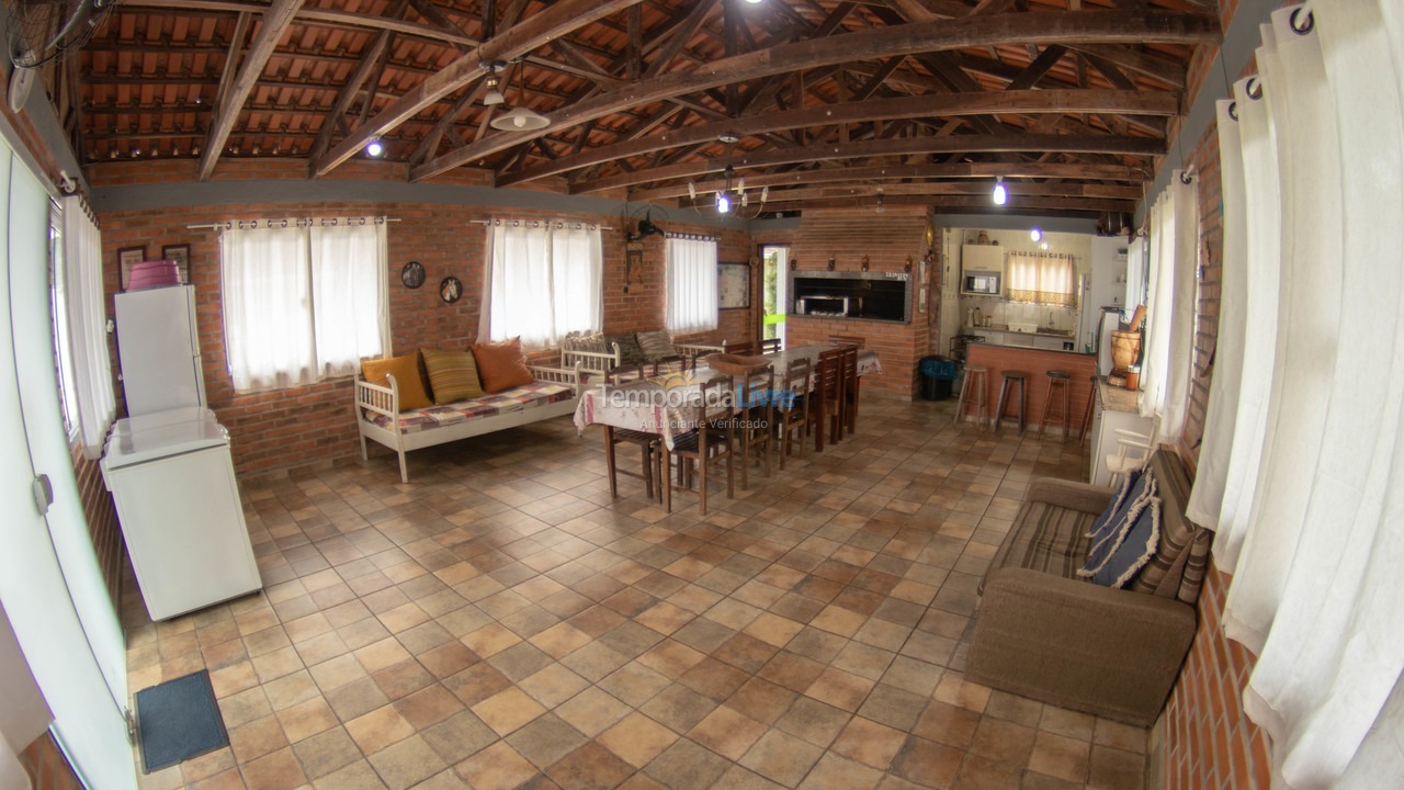 Casa para aluguel de temporada em Penha (Centro)