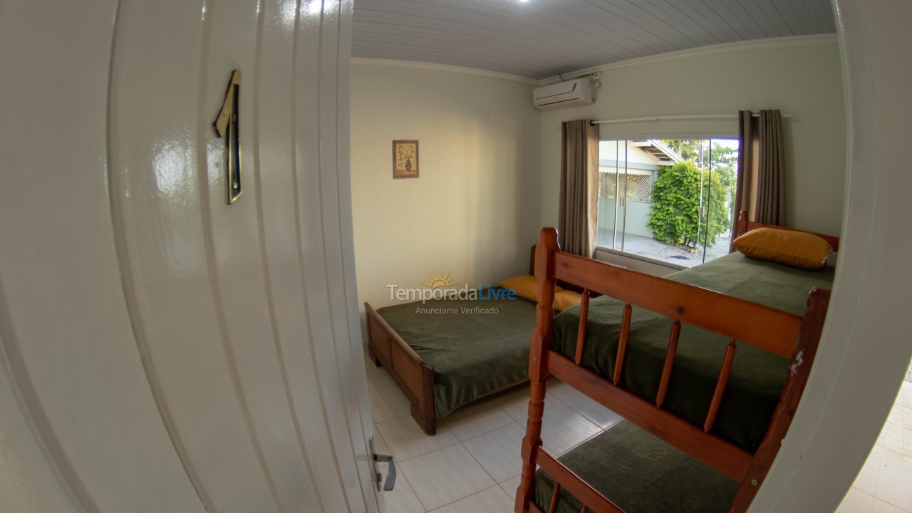 Casa para aluguel de temporada em Penha (Centro)