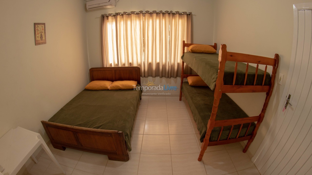 Casa para aluguel de temporada em Penha (Centro)