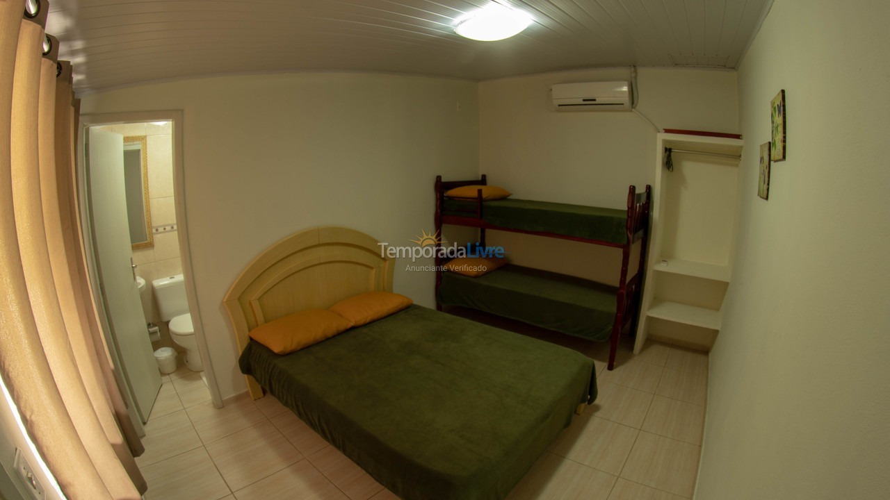 Casa para aluguel de temporada em Penha (Centro)