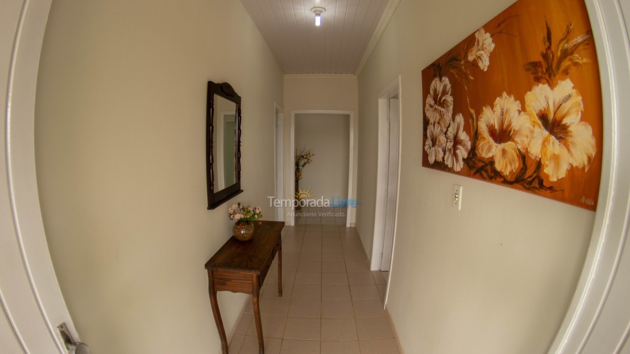 Casa para aluguel de temporada em Penha (Centro)