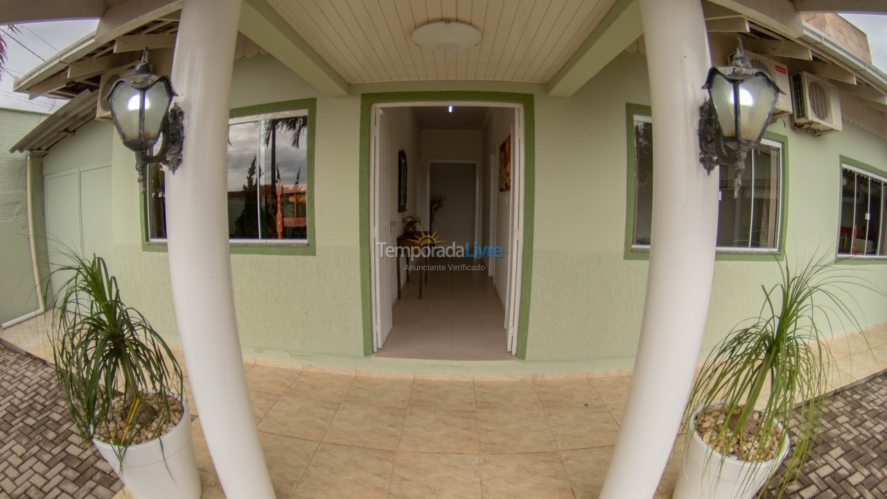 Casa para aluguel de temporada em Penha (Centro)