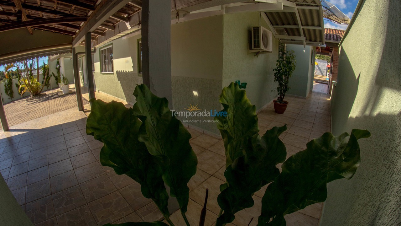 Casa para aluguel de temporada em Penha (Centro)