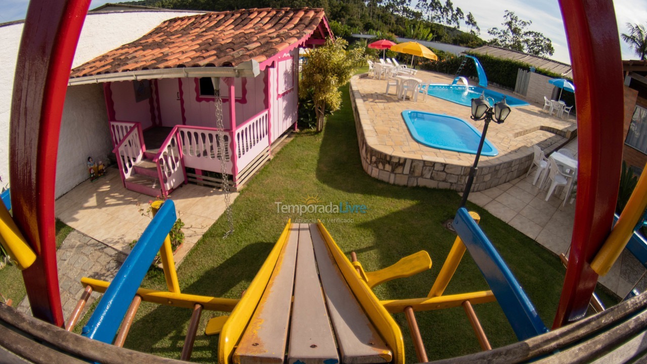 Casa para aluguel de temporada em Penha (Centro)