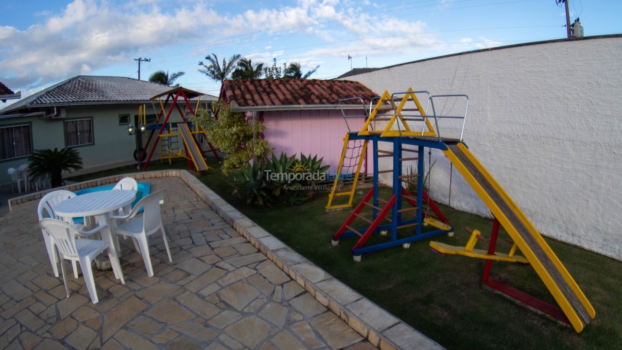 Casa para aluguel de temporada em Penha (Centro)