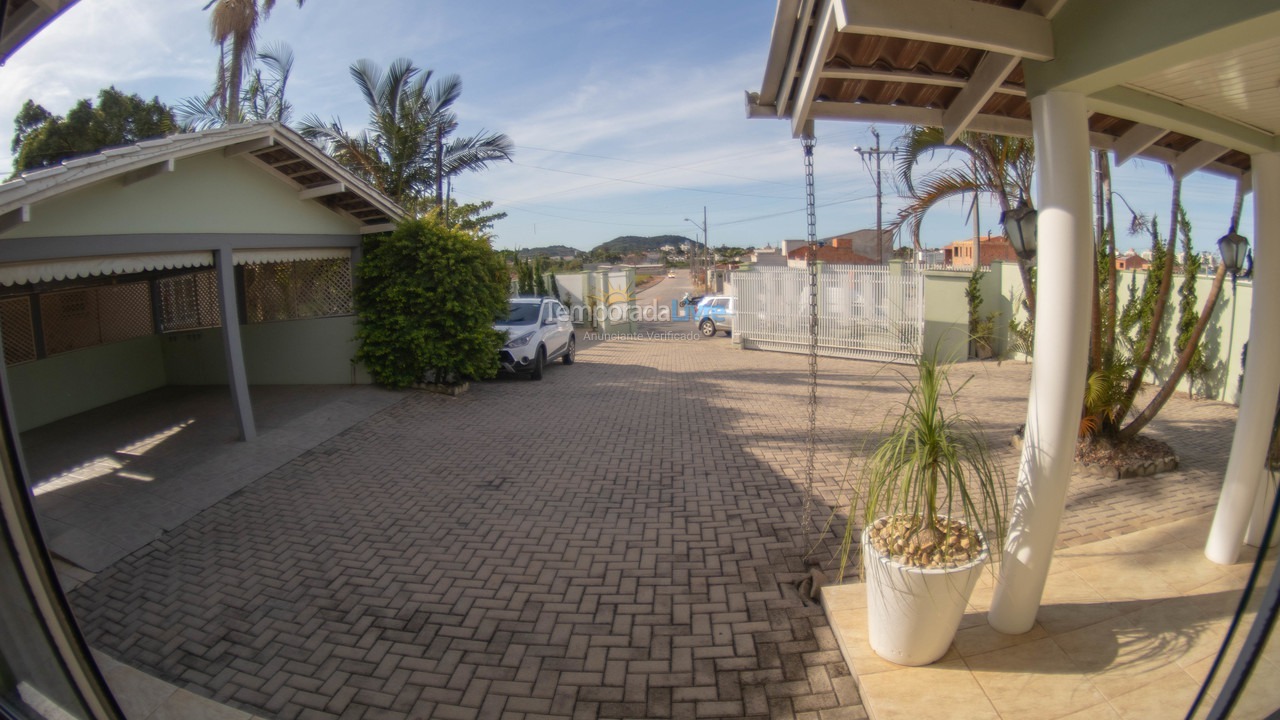 Casa para aluguel de temporada em Penha (Centro)