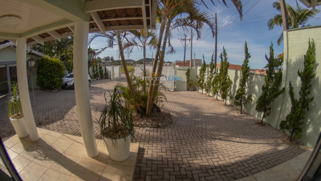 Casa para aluguel de temporada em Penha (Centro)