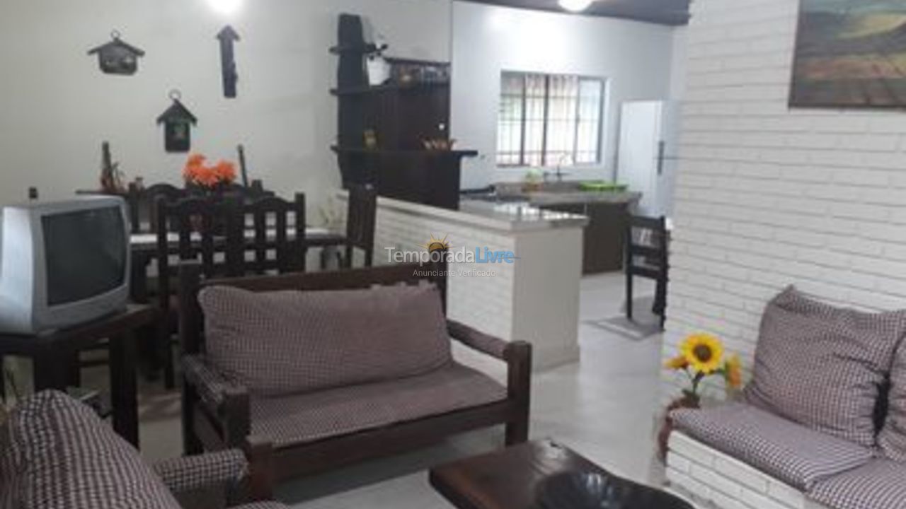 Casa para aluguel de temporada em Ubatuba (Maranduba)