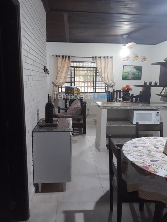 Casa para aluguel de temporada em Ubatuba (Maranduba)