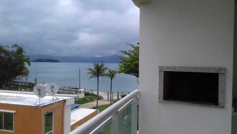 APARTAMENTO FRENTE MAR COM PISCINA!