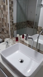 Condomínio,entre as praias Batuba Beach e Back Door.