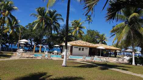 Condomínio,entre as praias Batuba Beach e Back Door.