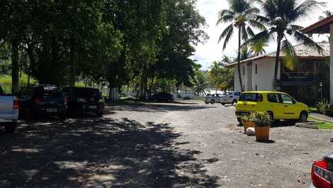Condomínio,entre as praias Batuba Beach e Back Door.