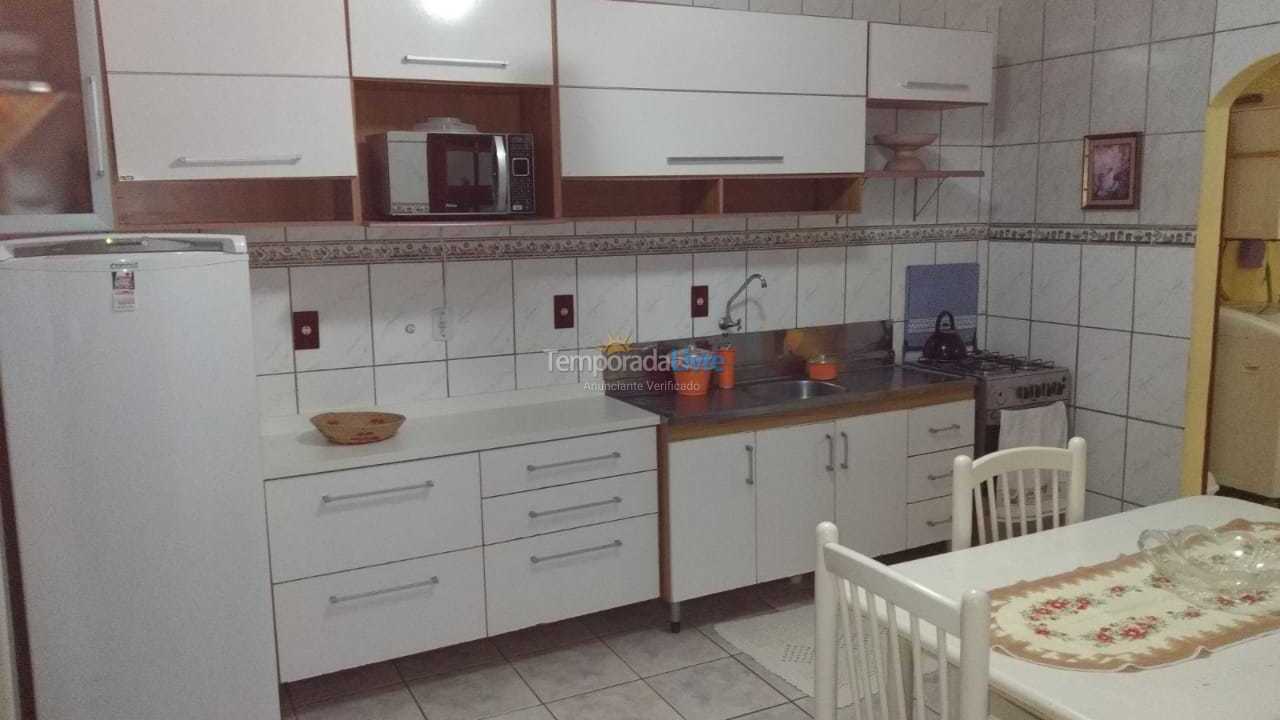 Casa para aluguel de temporada em Balneário Camboriú (Vila Real)