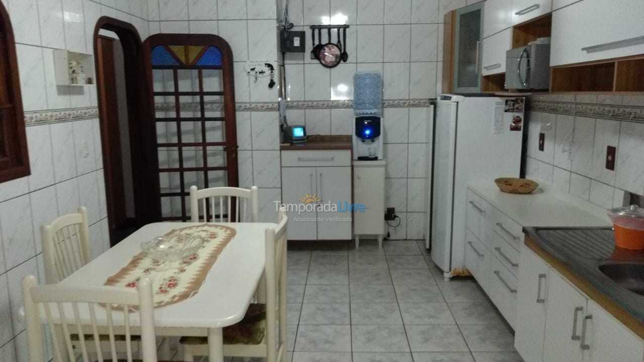 Casa para aluguel de temporada em Balneário Camboriú (Vila Real)