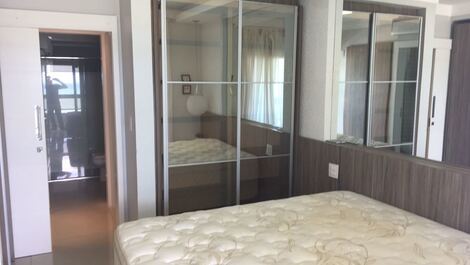 CONFORTÁVEL APARTAMENTO FRENTE AO MAR