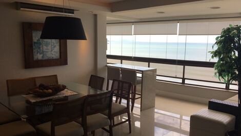 CONFORTÁVEL APARTAMENTO FRENTE AO MAR