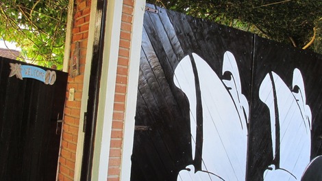 Beach house in Guaratuba "Costa do Sol condominium" next to the beach.