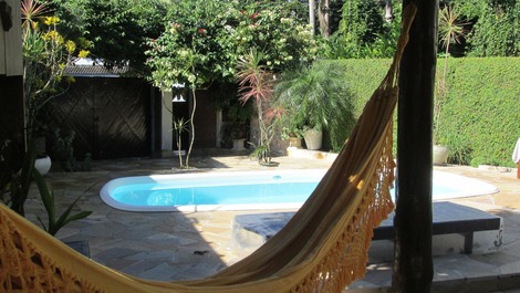 Beach house in Guaratuba "Costa do Sol condominium" next to the beach.