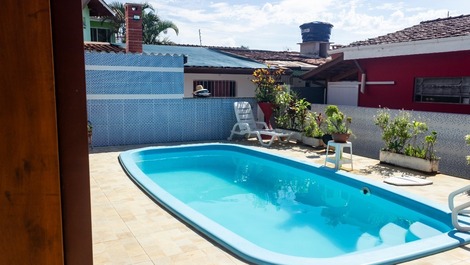 Building with two suites in Toninhas, Ubatuba. Family Nook