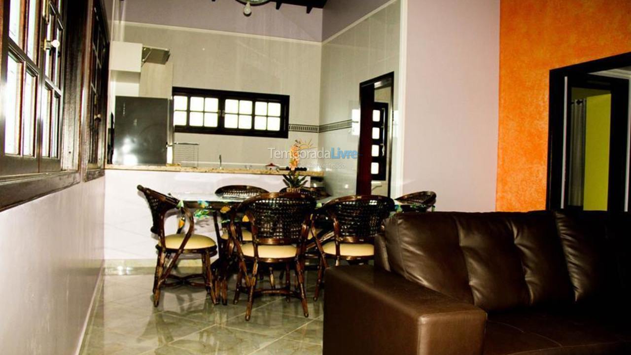 Casa para alquiler de vacaciones em Caraguatatuba (Massaguaçu)