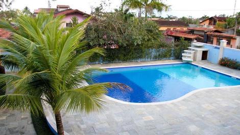 Vista lateral da piscina