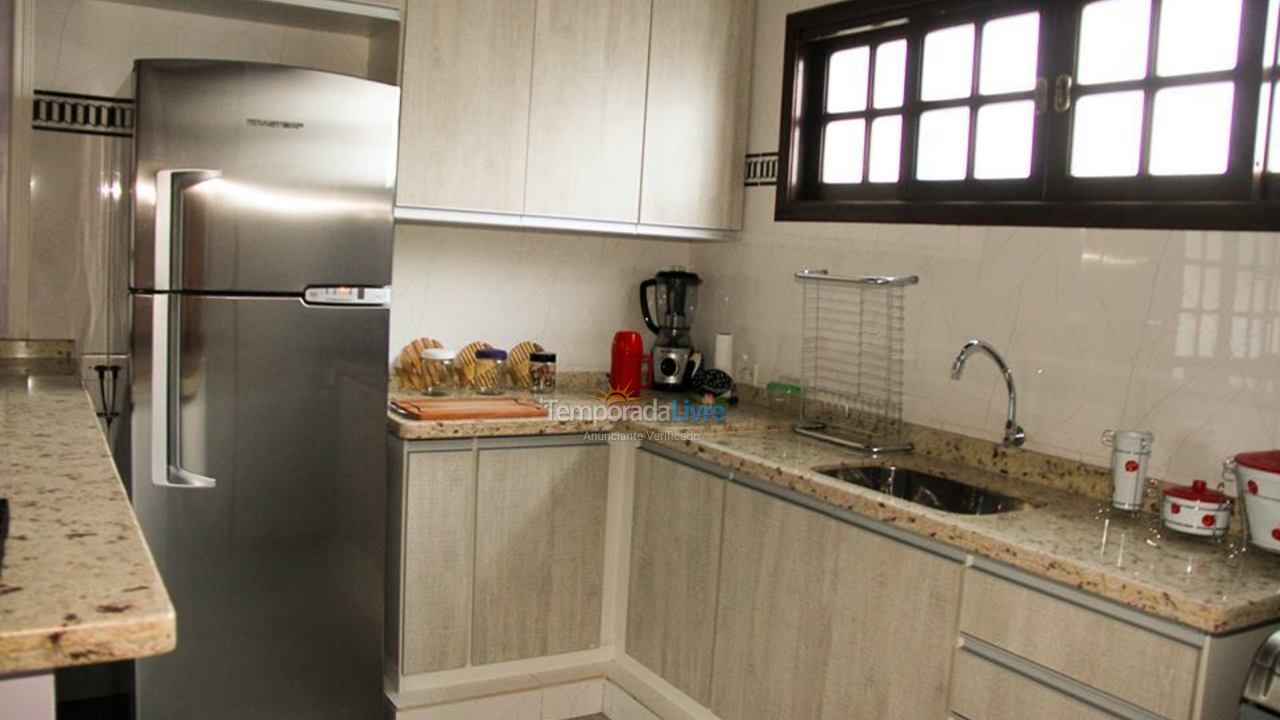 Casa para alquiler de vacaciones em Caraguatatuba (Massaguaçu)