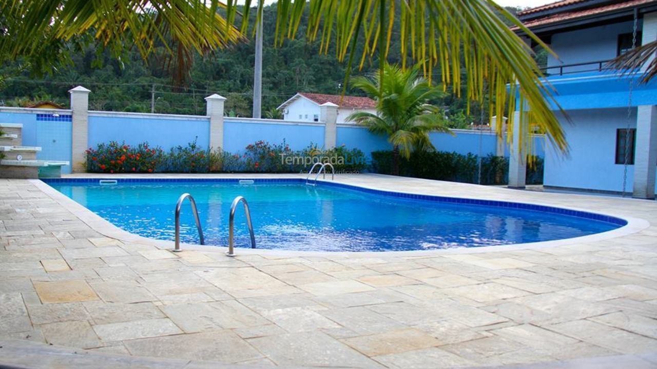 Casa para alquiler de vacaciones em Caraguatatuba (Massaguaçu)