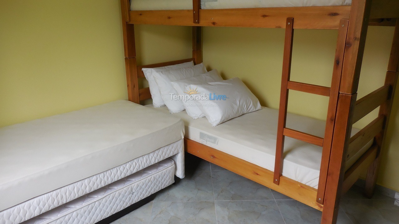 Casa para alquiler de vacaciones em Caraguatatuba (Massaguaçu)