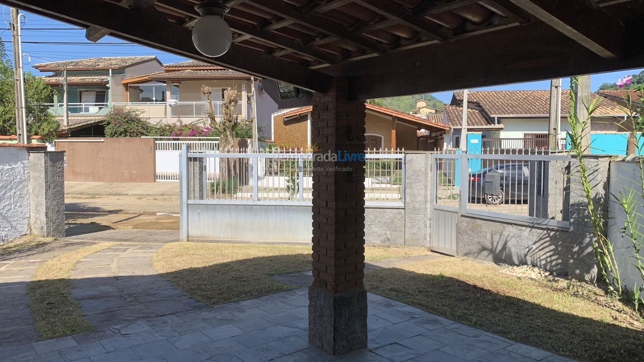 Casa para aluguel de temporada em Ubatuba (Praia das Toninhas)