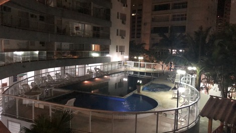 Piscina do prédio visto do apto