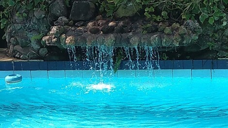 House with pool in Cambury