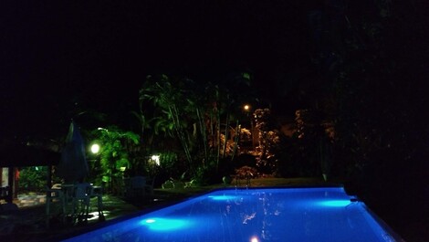 House with pool in Cambury