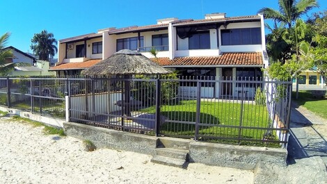 BONITA CASA JUNTO AL MAR