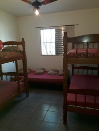 Quarto com camas de solteiro