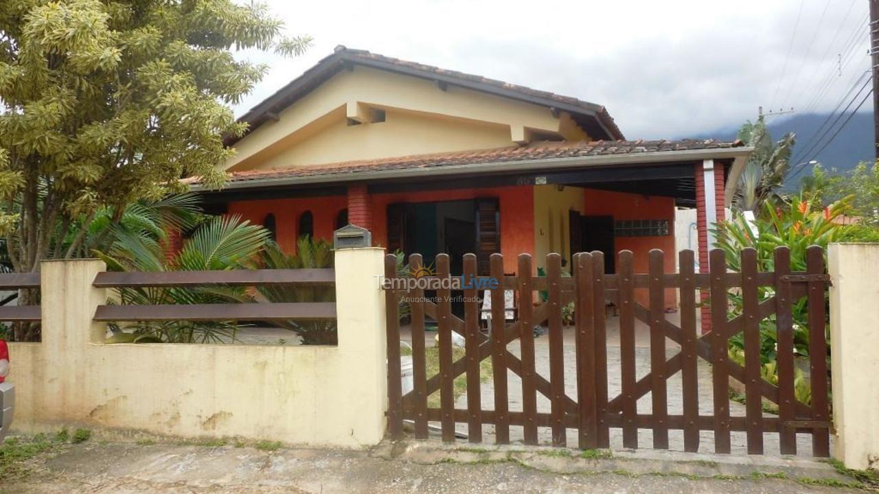 Casa para alquiler de vacaciones em Caraguatatuba (Massaguaçu)