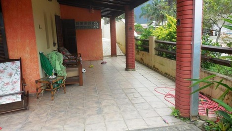 vista lateral da casa